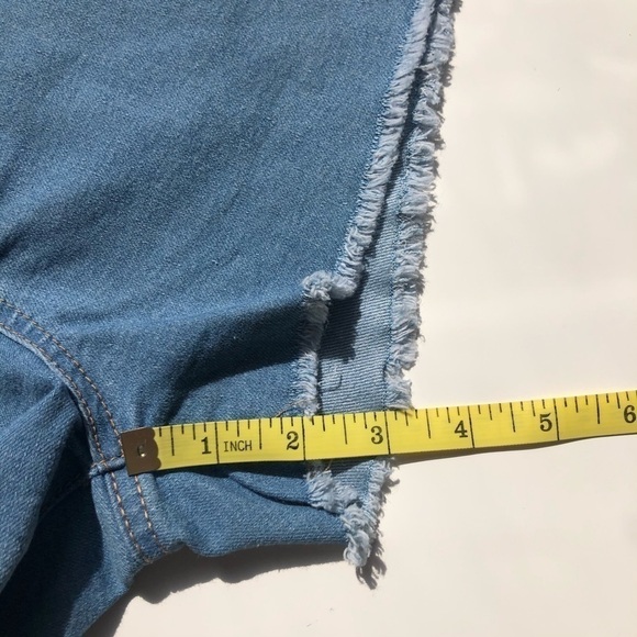 Tinseltown Frayed High Rise Denim Shorts Size 5/27 - Picture 10 of 11